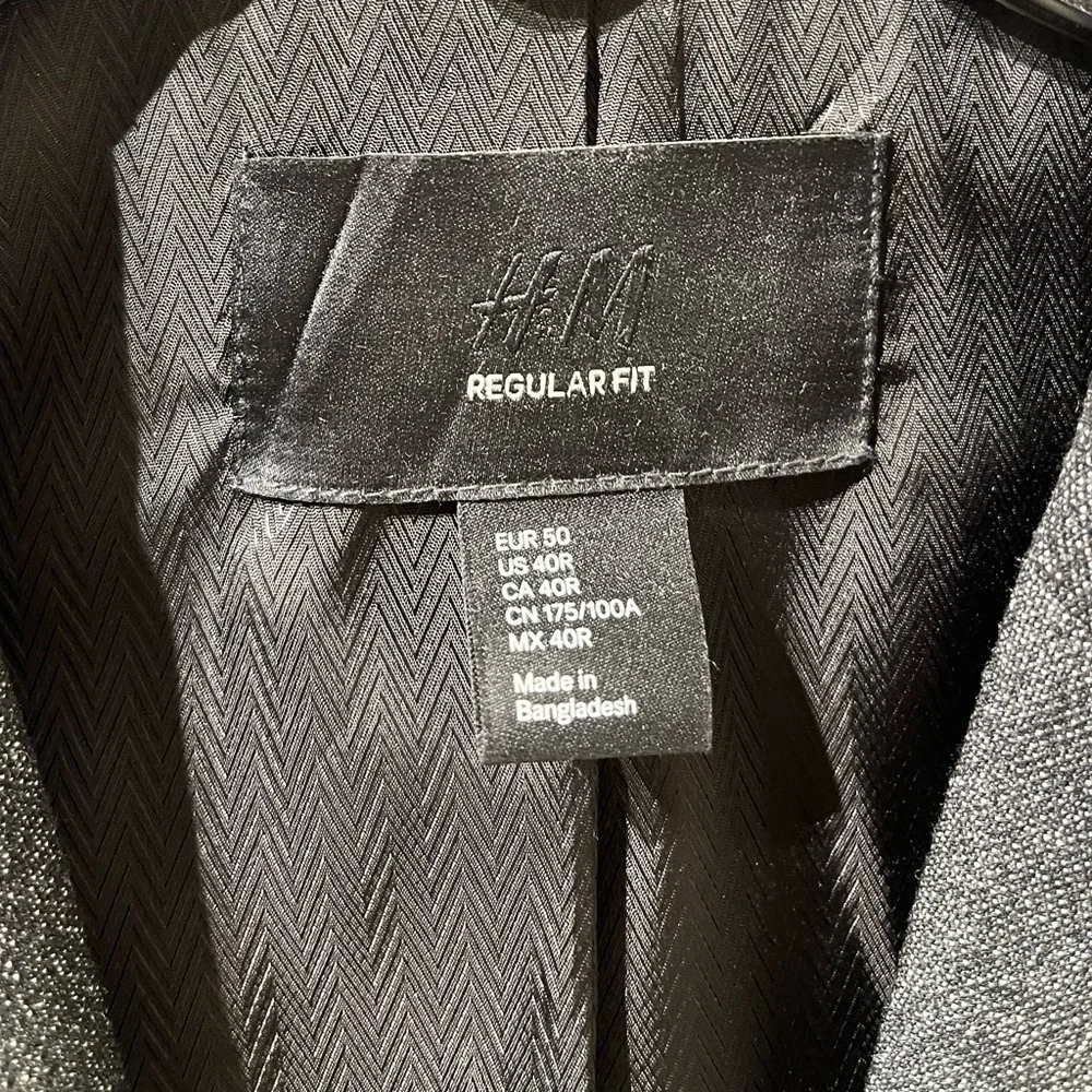 H&M charcoal and black sports coat in 40R